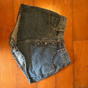 size medium they probably are a size 3-5